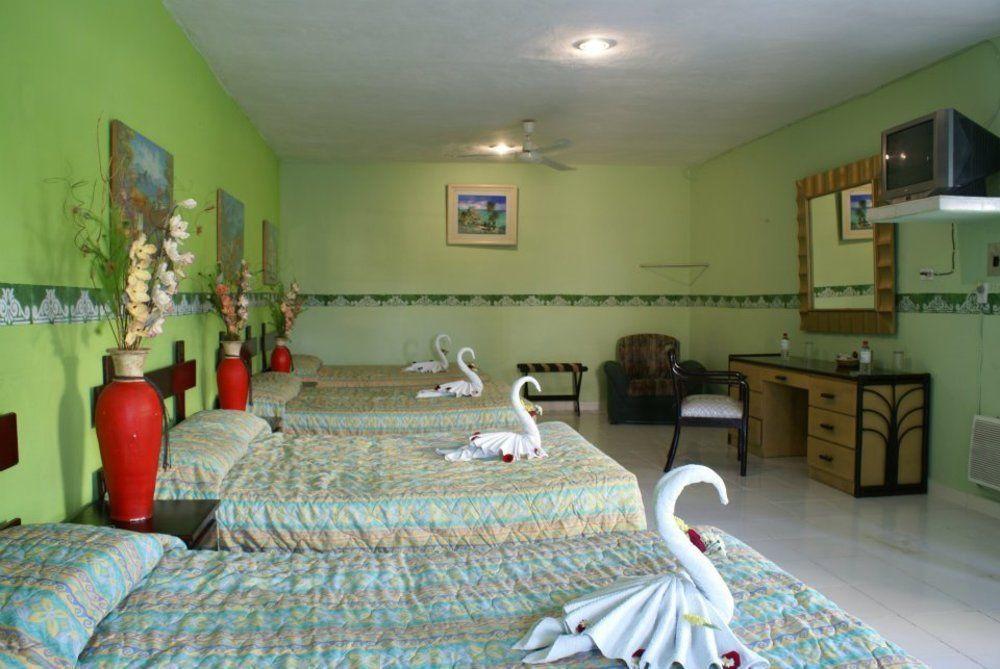 OYO Hotel Addy Tulum Pueblo Buitenkant foto