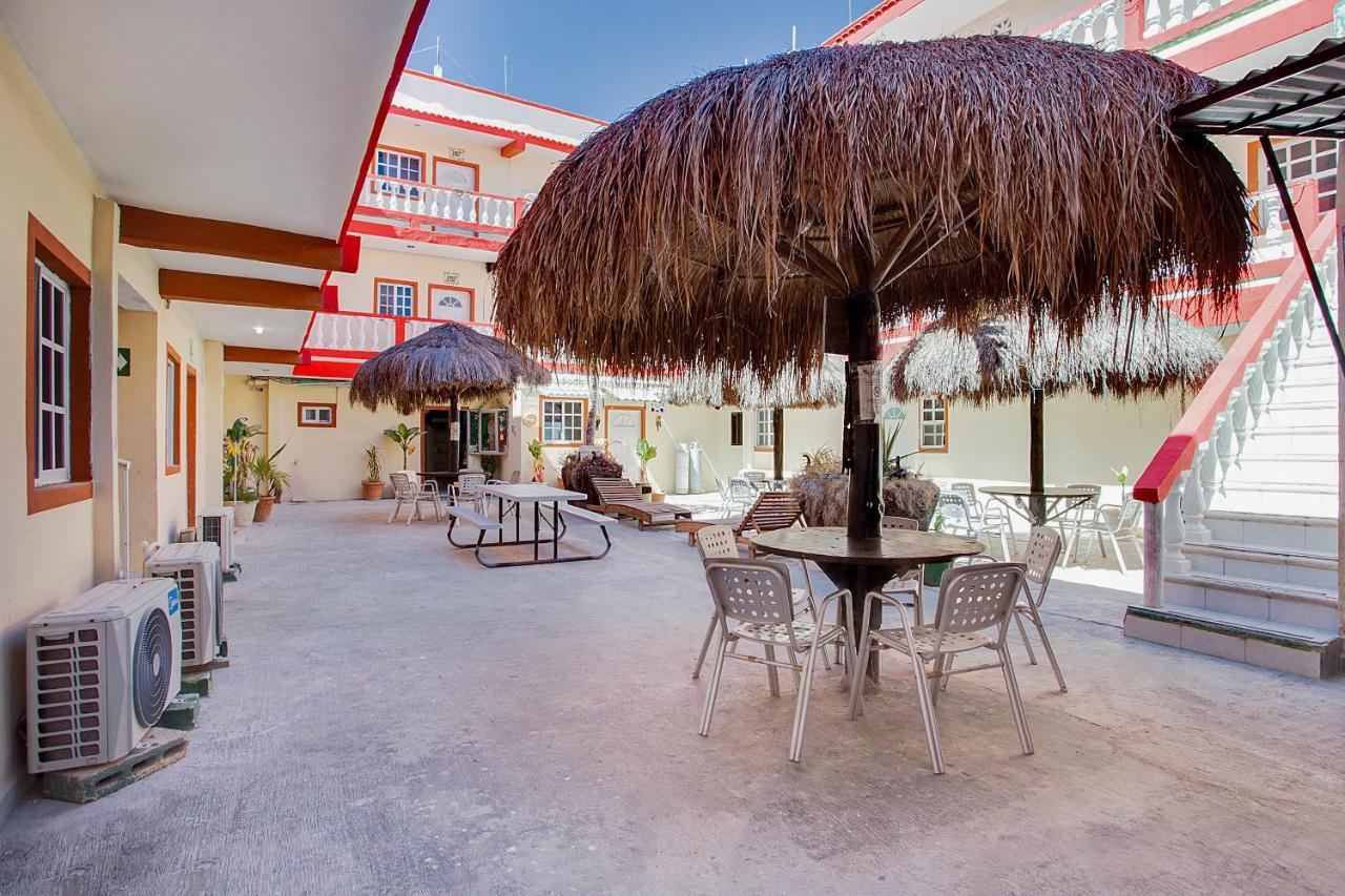 OYO Hotel Addy Tulum Pueblo Buitenkant foto