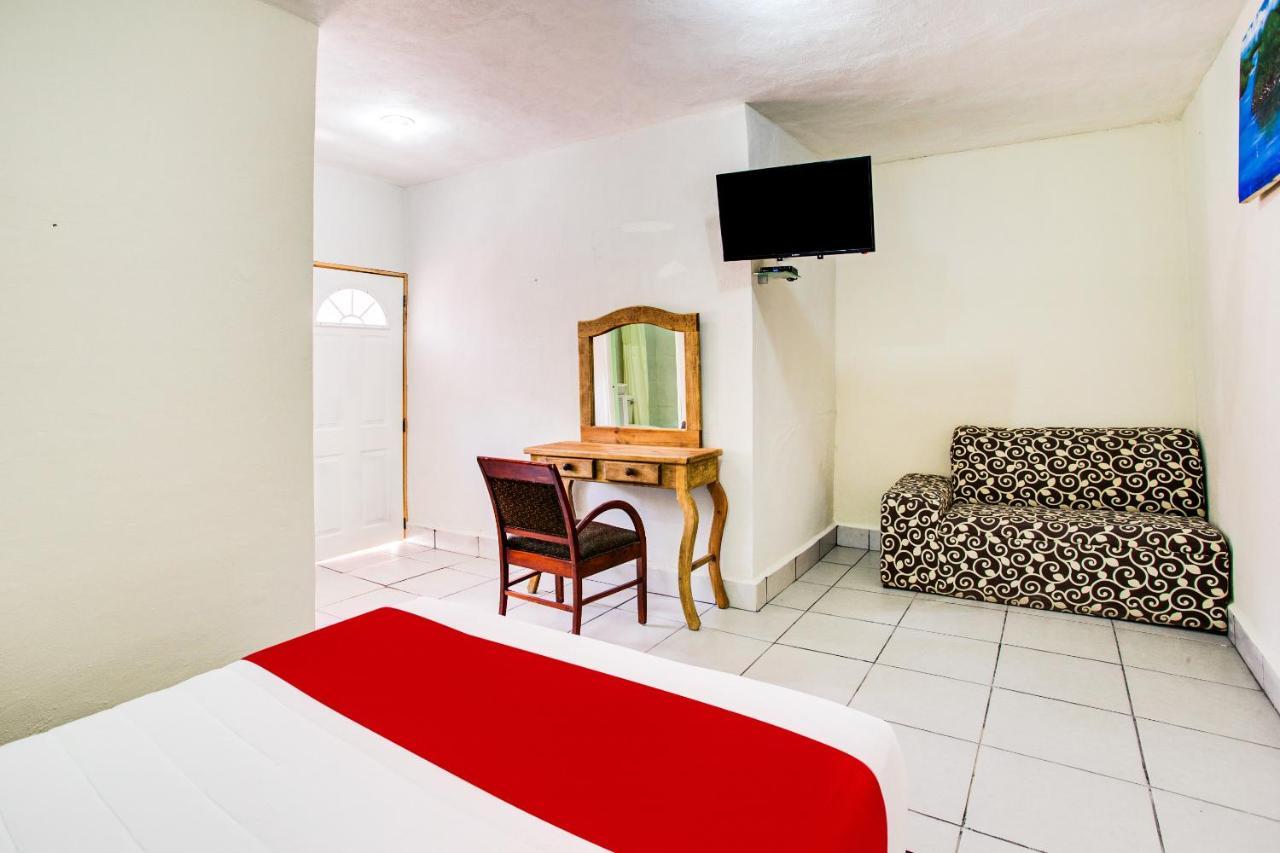OYO Hotel Addy Tulum Pueblo Buitenkant foto